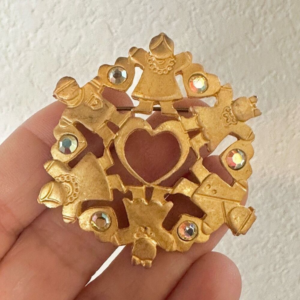 Newpro holding our hearts gold tone brooch
